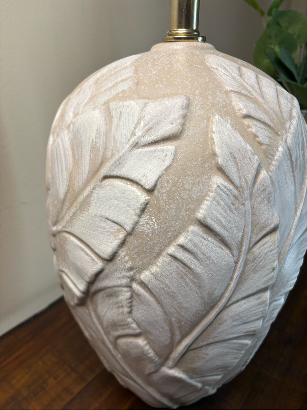 Vintage 1980’s Plaster Table Lamp Textured Banana Leaf Design - Picture 4 of 10
